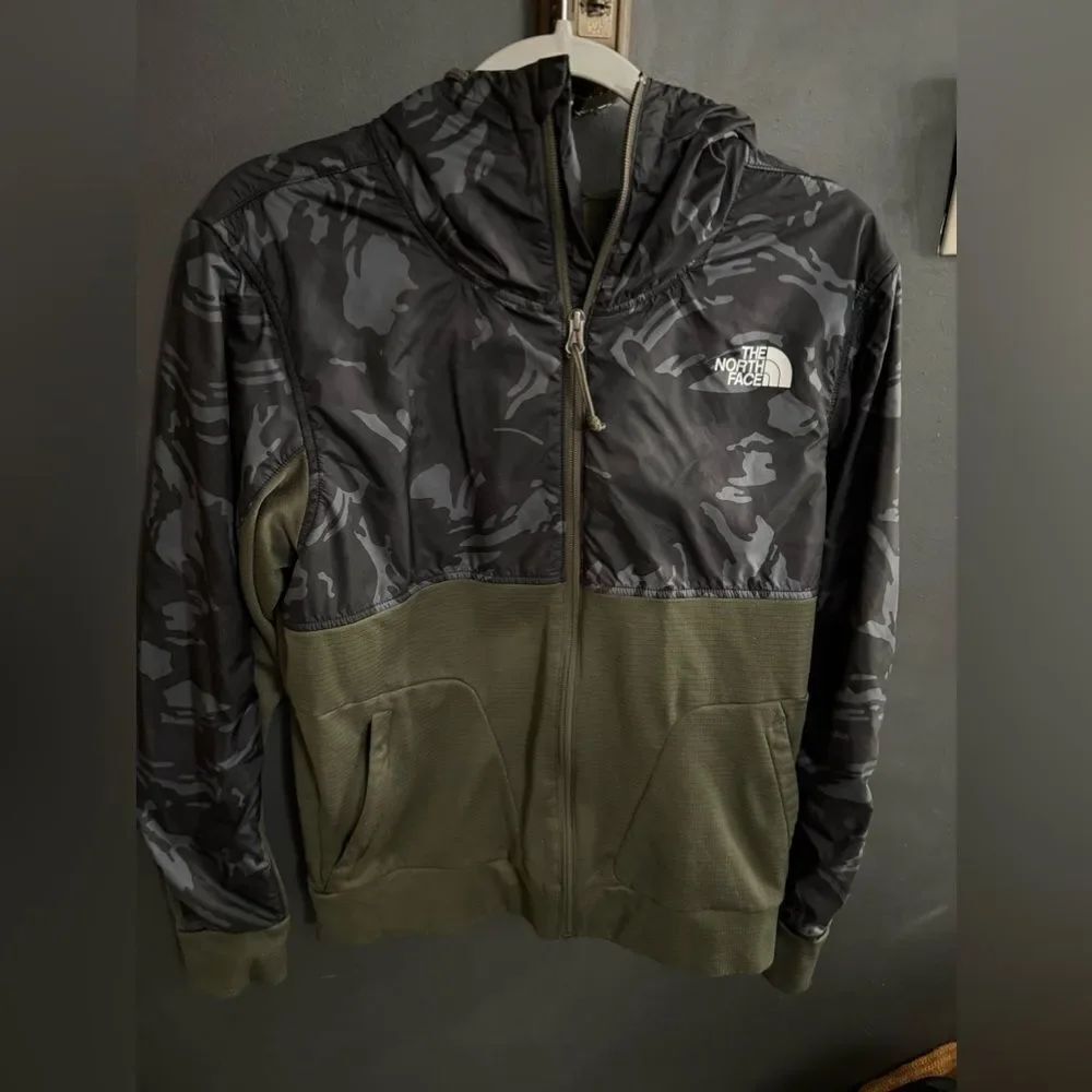The Northface Full Zip Down Hooded Jacket Men's Size Small Green Black Multi